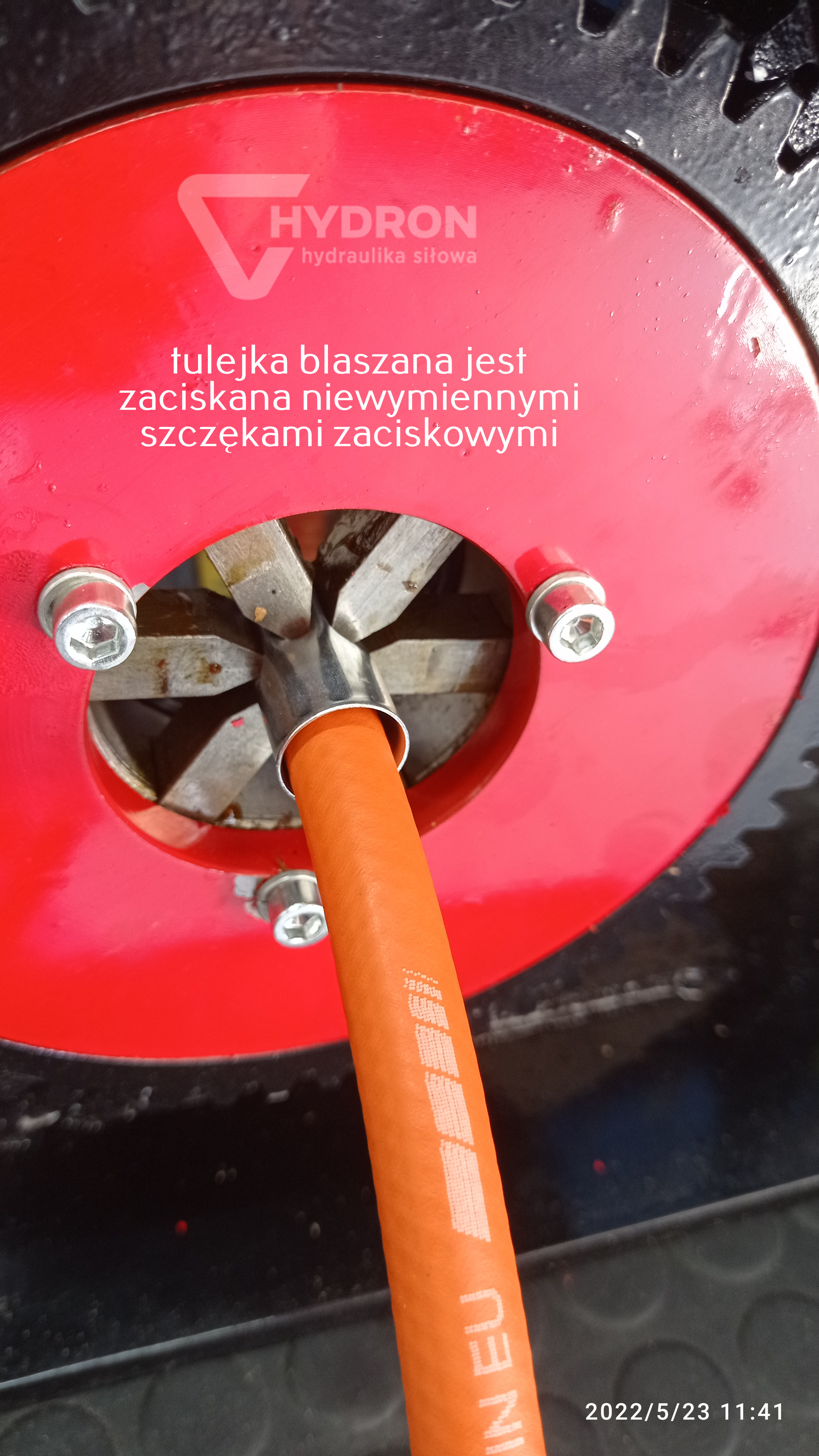 Zaciskanie węża do gazu